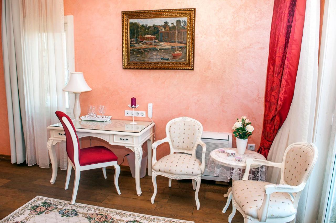 Swan Lake Hotel - Adult Only Selimiye  Bagian luar foto