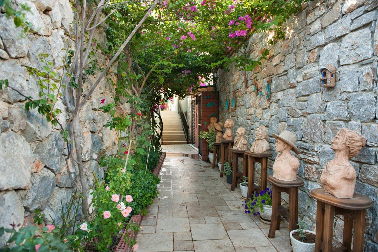 Swan Lake Hotel - Adult Only Selimiye  Bagian luar foto