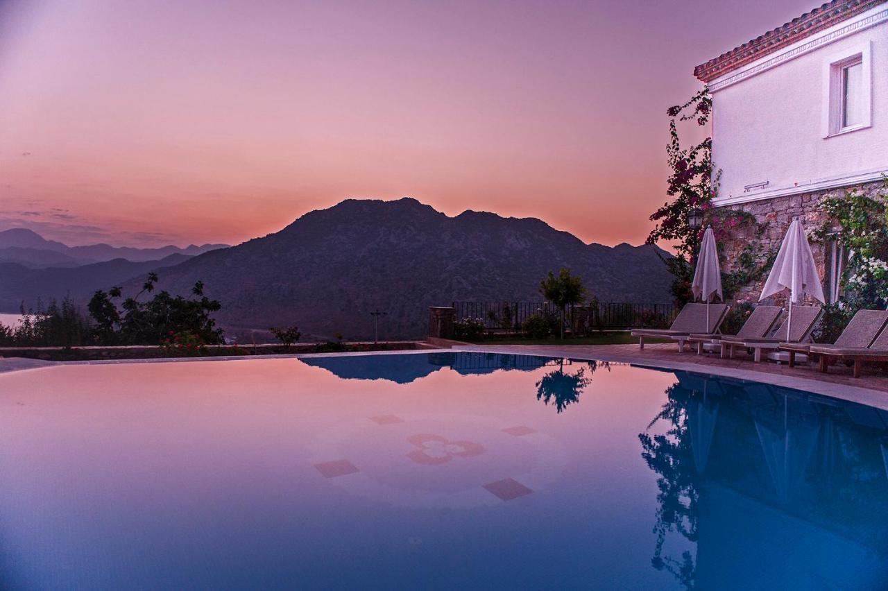 Swan Lake Hotel - Adult Only Selimiye  Bagian luar foto
