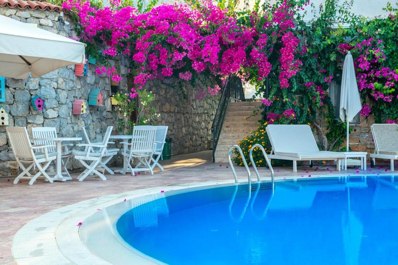 Swan Lake Hotel - Adult Only Selimiye  Bagian luar foto